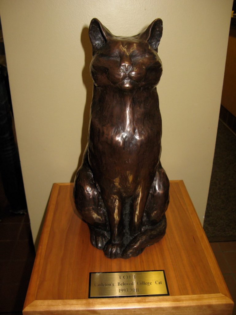 Toff the cat statue